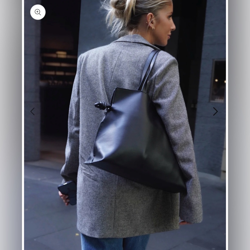 🔥NWT‼️ Belle and Bloom C'est La Vie Genuine Leather Black Tote Bag ✨✨✨ - Picture 2 of 14